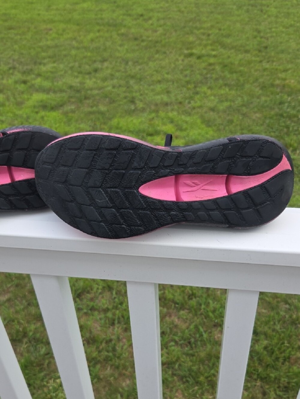 Reebok Women's Black and Hot Pink Athletic Running Shoes Size 8 1/2 M - Picture 5 of 5